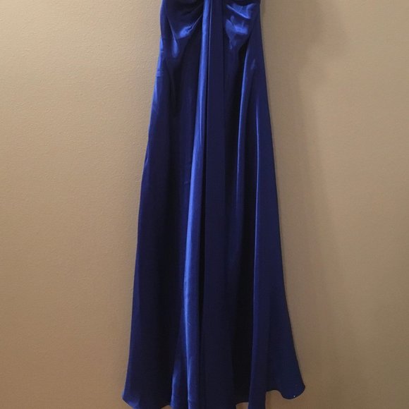 Beaded V-neck Floor Length Gown - Picture 6 of 7